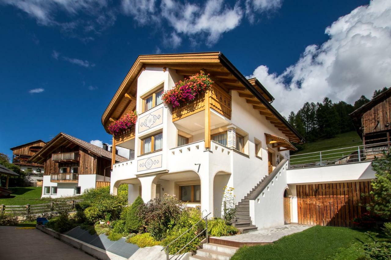 Appartamenti Vilin San Cassiano  Exterior photo